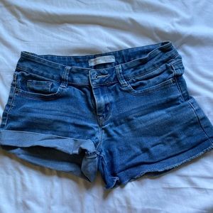 No boundaries low rise shorts